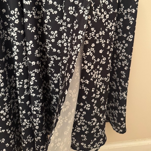 BloomChic Black & White Floral Maxi Dress Women’s US 20 V-Neck Short Sleeve Slit - Picture 9 of 9